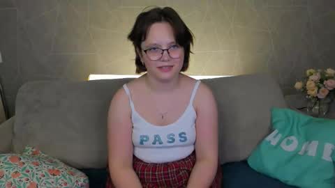 nina lunaa online show from November 2025 08:23:02 AM