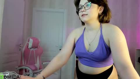 nina lunaa online show from November 2025 09:19:02 AM