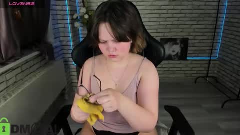 nina lunaa online show from November 2025 09:32:02 AM