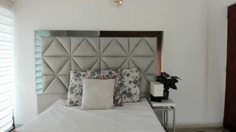  Nina  online show from September 2025 08:53:02 PM