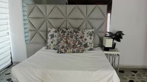  Nina  online show from October 2025 09:12:02 PM