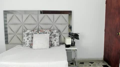  Nina  online show from October 2025 10:39:02 PM