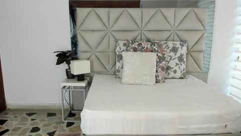  Nina  online show from October 2025 10:11:01 PM