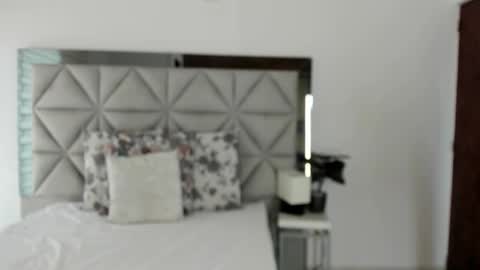  Nina  online show from November 2025 08:32:01 PM