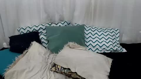 Snapshot of ninaa_fox chatting on February 2025 05:50:02 PM Ninaa fox online show from February 2025 05:50:02 PM