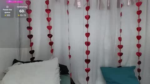 Snapshot of ninaa_fox chatting on October 2025 05:43:02 PM Ninaa fox online show from October 2025 05:43:02 PM