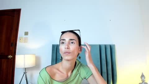 Nina online show from December 2024 06:03:02 PM