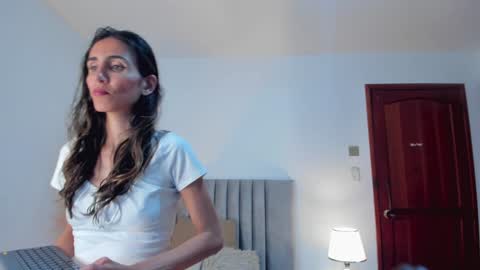 Nina online show from December 2024 12:04:01 AM