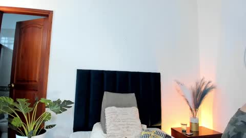 Nina online show from February 2025 06:21:01 PM