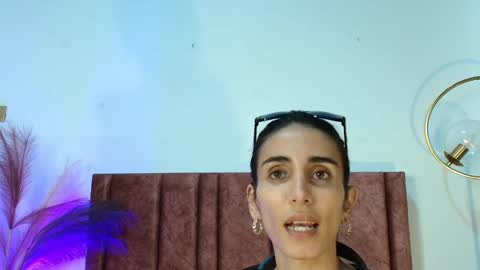 Nina online show from September 2025 06:09:02 PM