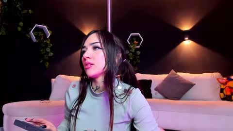  Heyyy guys Im Ninas crazy  online show from March 2025 04:24:01 PM