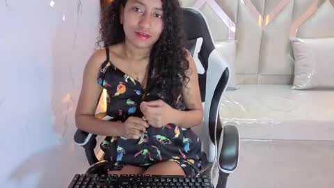 Snapshot of ninadelight_tp chatting on November 2025 12:44:02 PM Nina online show from November 2025 12:44:02 PM