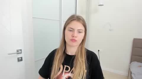 Snapshot of ninarihh chatting on March 2025 08:56:02 AM ninarihh online show from March 2025 08:56:02 AM