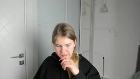 Snapshot of ninarihh chatting on March 2025 05:54:01 PM ninarihh online show from March 2025 05:54:01 PM