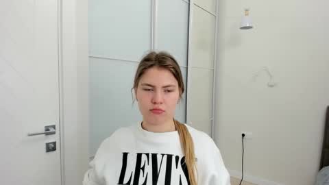 Snapshot of ninarihh chatting on March 2025 08:18:02 AM ninarihh online show from March 2025 08:18:02 AM