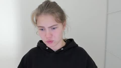 Snapshot of ninarihh chatting on October 2025 10:01:01 AM ninarihh online show from October 2025 10:01:01 AM