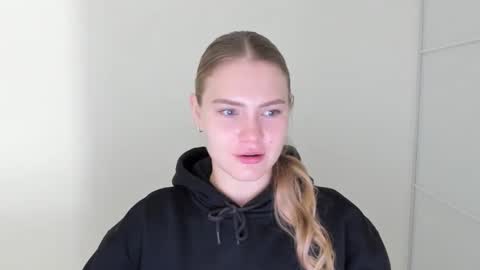 Snapshot of ninarihh chatting on November 2025 09:43:01 AM ninarihh online show from November 2025 09:43:01 AM