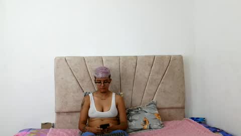 Snapshot of nini_smith chatting on June 2026 07:00:01 AM nini_smith online show from June 2026 07:00:01 AM