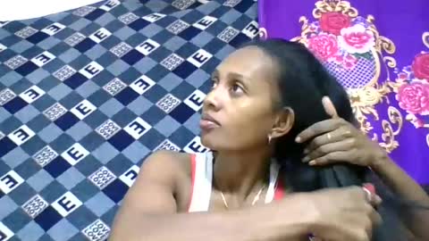 Snapshot of ninie246746 chatting on June 2026 06:19:01 AM ninie246746 online show from June 2026 06:19:01 AM
