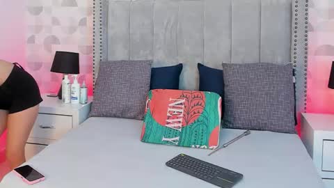 Snapshot of noa_morena chatting on September 2025 12:27:01 PM NATHALIA MORENO online show from September 2025 12:27:01 PM