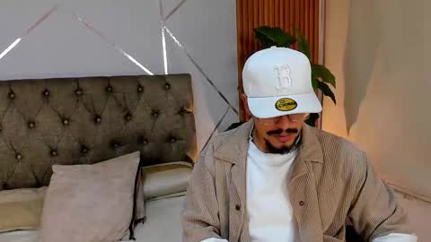 noa_n_luxy online show from November 2025 03:51:02 AM