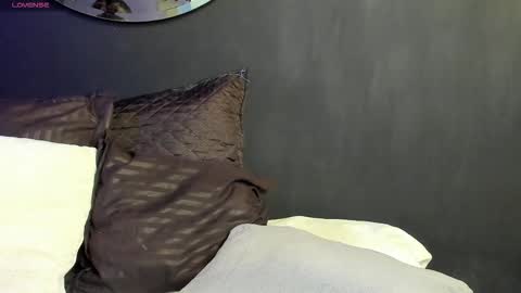 Noah  online show from November 2025 03:16:01 AM