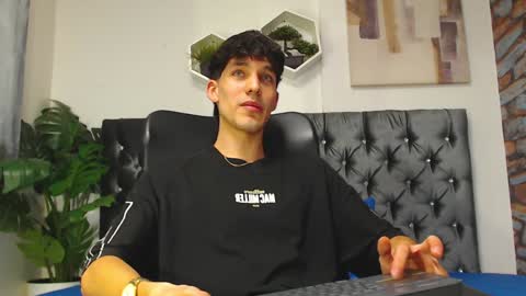 Noah Brigth online show from December 2024 12:42:02 AM