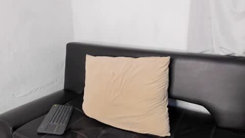 Snapshot of noah_cole_ chatting on October 2025 10:18:02 PM Noah online show from October 2025 10:18:02 PM