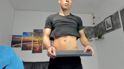 noah_flynn1 online show from April 2026 08:20:02 AM