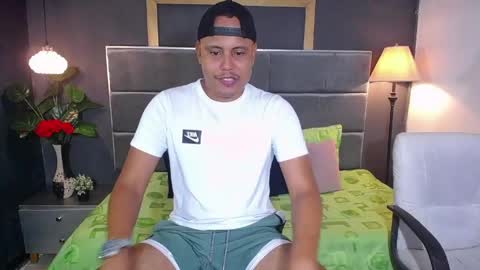 Snapshot of noah_oliver1 chatting on May 2026 01:24:01 AM NOAH online show from May 2026 01:24:01 AM