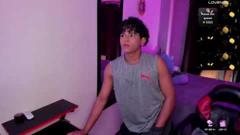 noah_smith04 online show from October 2025 09:02:01 PM