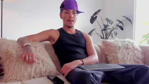 noahdaviss online show from May 2026 07:33:01 PM