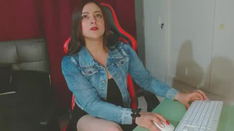 Snapshot of noamartin_ chatting on December 2024 02:06:02 AM Noamartin online show from December 2024 02:06:02 AM