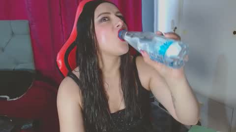 Noamartin online show from December 2025 09:57:01 PM