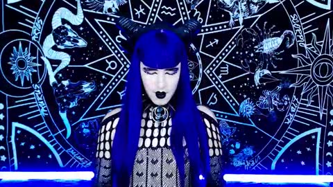 caroline online show from November 2025 12:24:01 AM