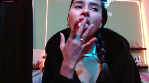 Noha Thomson online show from February 2025 10:04:01 PM