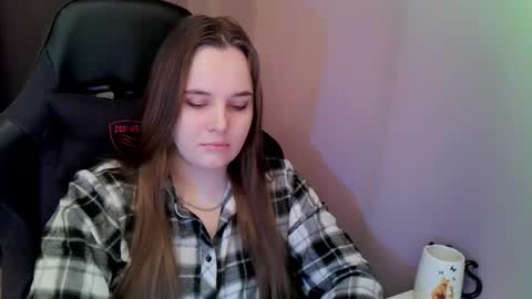 noir_ember_ online show from November 2025 01:54:02 PM