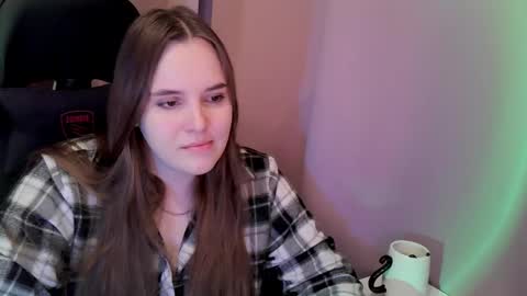 noir_ember_ online show from December 2025 12:34:02 PM