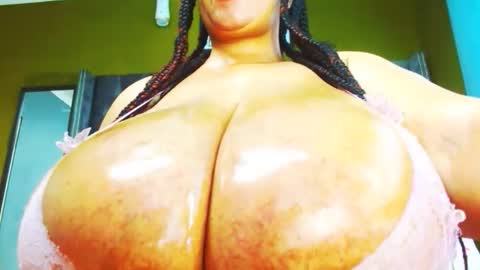 Snapshot of nombusoh880 chatting on October 2025 07:00:02 AM THICKNTASYBBWZOEY18 online show from October 2025 07:00:02 AM