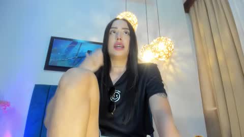 Nora Da Silva online show from November 2025 01:59:02 PM