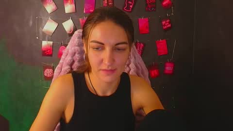 Nora online show from October 2025 09:06:01 PM