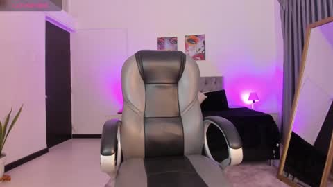 Nora online show from March 2025 07:25:01 PM