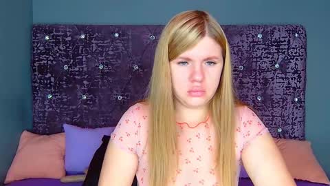 Snapshot of norabigas chatting on November 2025 01:04:02 AM Nora online show from November 2025 01:04:02 AM