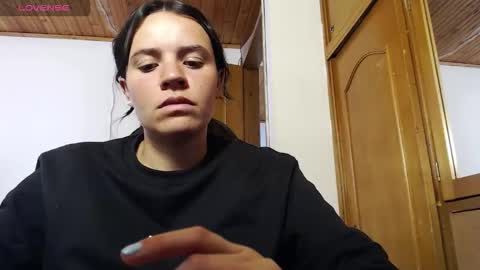 noreen_ online show from November 2025 04:51:01 PM