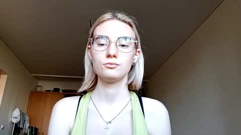 Snapshot of norinebaeza chatting on October 2025 11:52:02 AM Lola online show from October 2025 11:52:02 AM