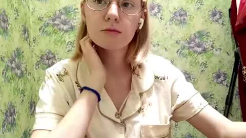 Snapshot of norinebaeza chatting on October 2025 08:40:02 AM Lola online show from October 2025 08:40:02 AM