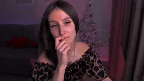 Hazel online show from January 2025 01:02:01 AM