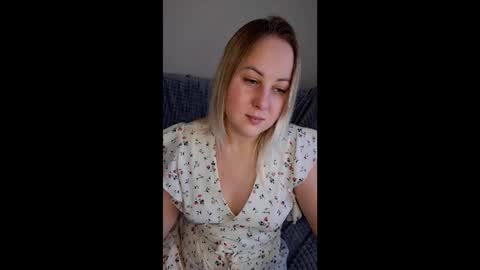 hi glad to chat online show from October 2025 09:21:01 AM