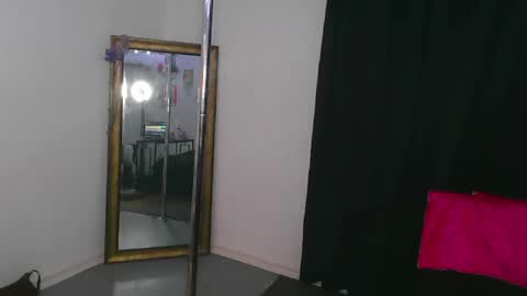 Snapshot of nouveauho3 chatting on May 2026 10:05:01 PM Nouveauho3 online show from May 2026 10:05:01 PM