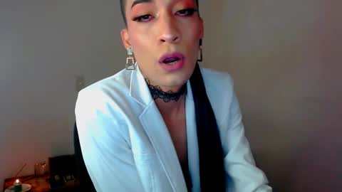 Nova...  online show from November 2025 09:25:02 PM